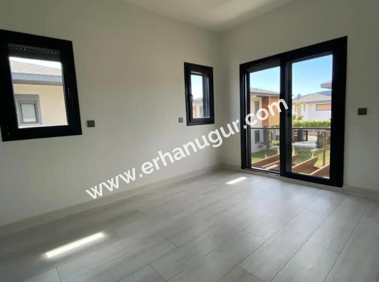 Sefirihisar Doğanbeyde Site İçinde Satılık 3+1 Yazlık