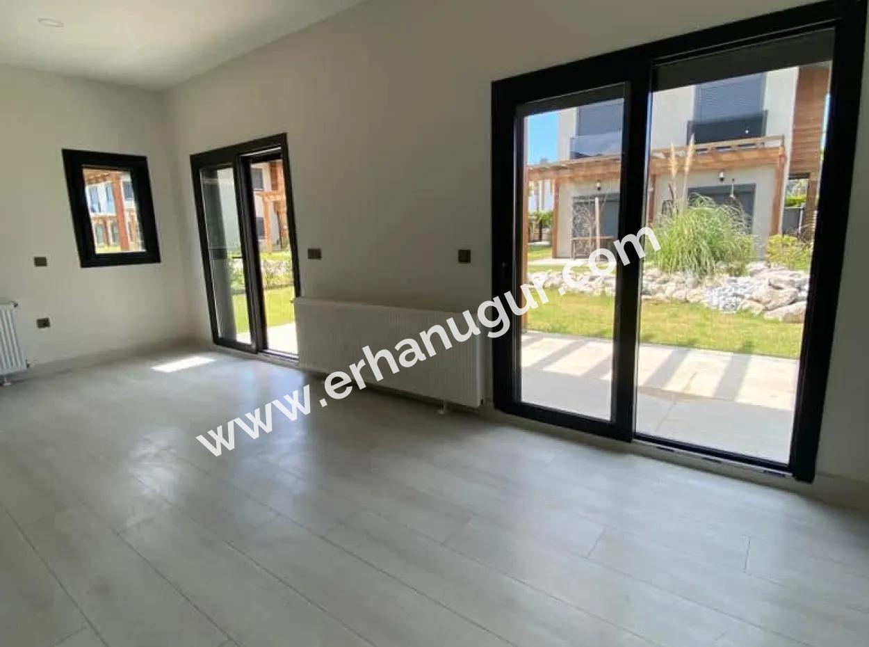 Sefirihisar Doğanbeyde Site İçinde Satılık 3+1 Yazlık