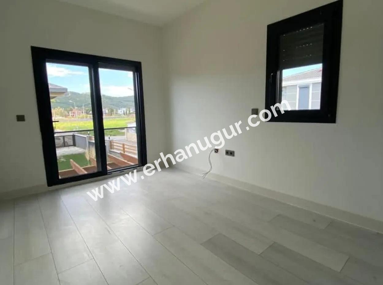 Sefirihisar Doğanbeyde Site İçinde Satılık 3+1 Yazlık