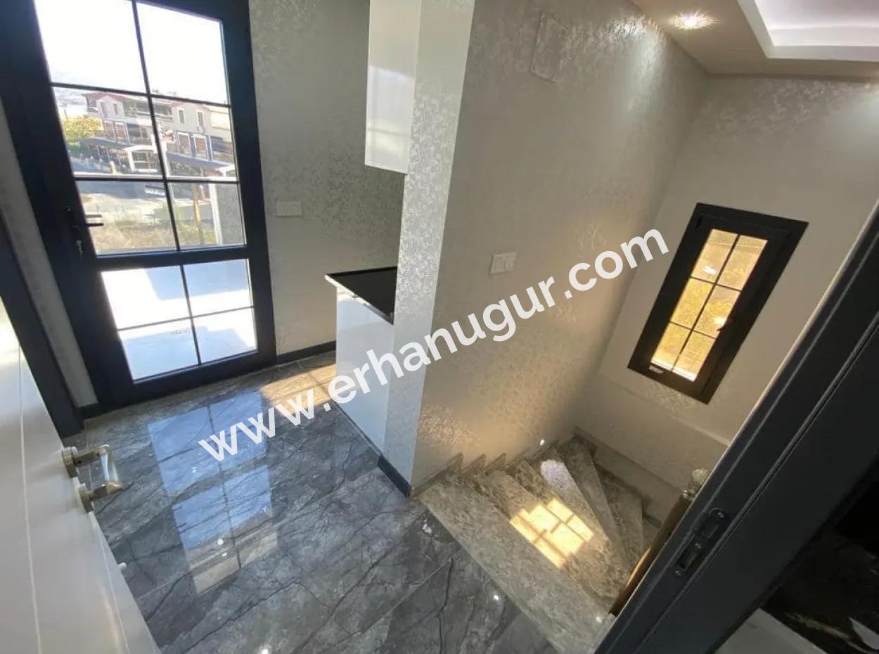 Gümüldür De Denize 50M2 Havuzlu Bahçeli Satılık Yazlık Villa