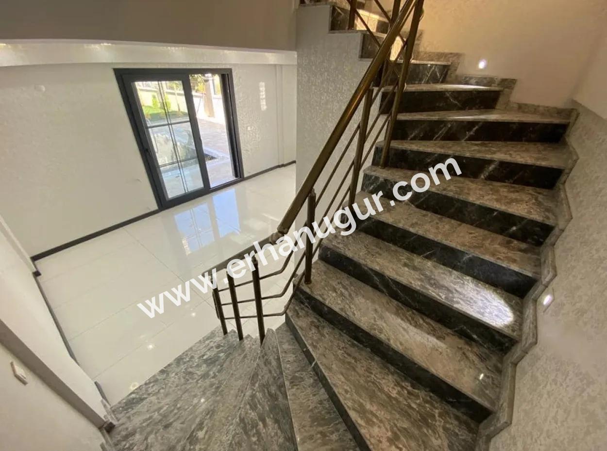 Gümüldür De Denize 50M2 Havuzlu Bahçeli Satılık Yazlık Villa