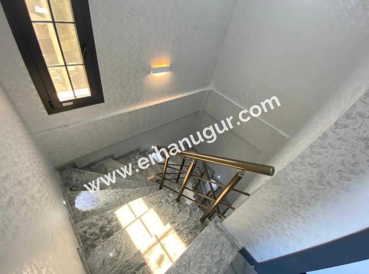 Gümüldür De Denize 50M2 Havuzlu Bahçeli Satılık Yazlık Villa