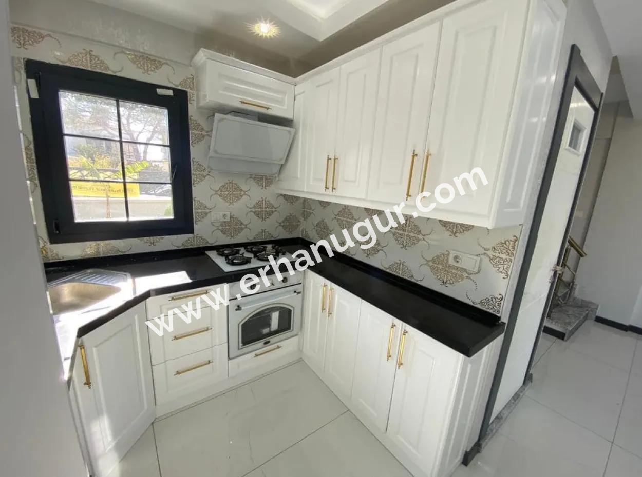 Gümüldür De Denize 50M2 Havuzlu Bahçeli Satılık Yazlık Villa