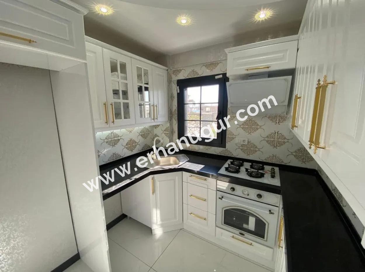 Gümüldür De Denize 50M2 Havuzlu Bahçeli Satılık Yazlık Villa