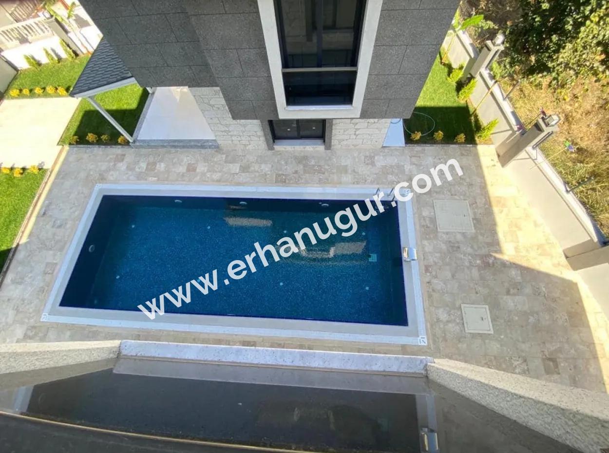 Gümüldür De Denize 50M2 Havuzlu Bahçeli Satılık Yazlık Villa