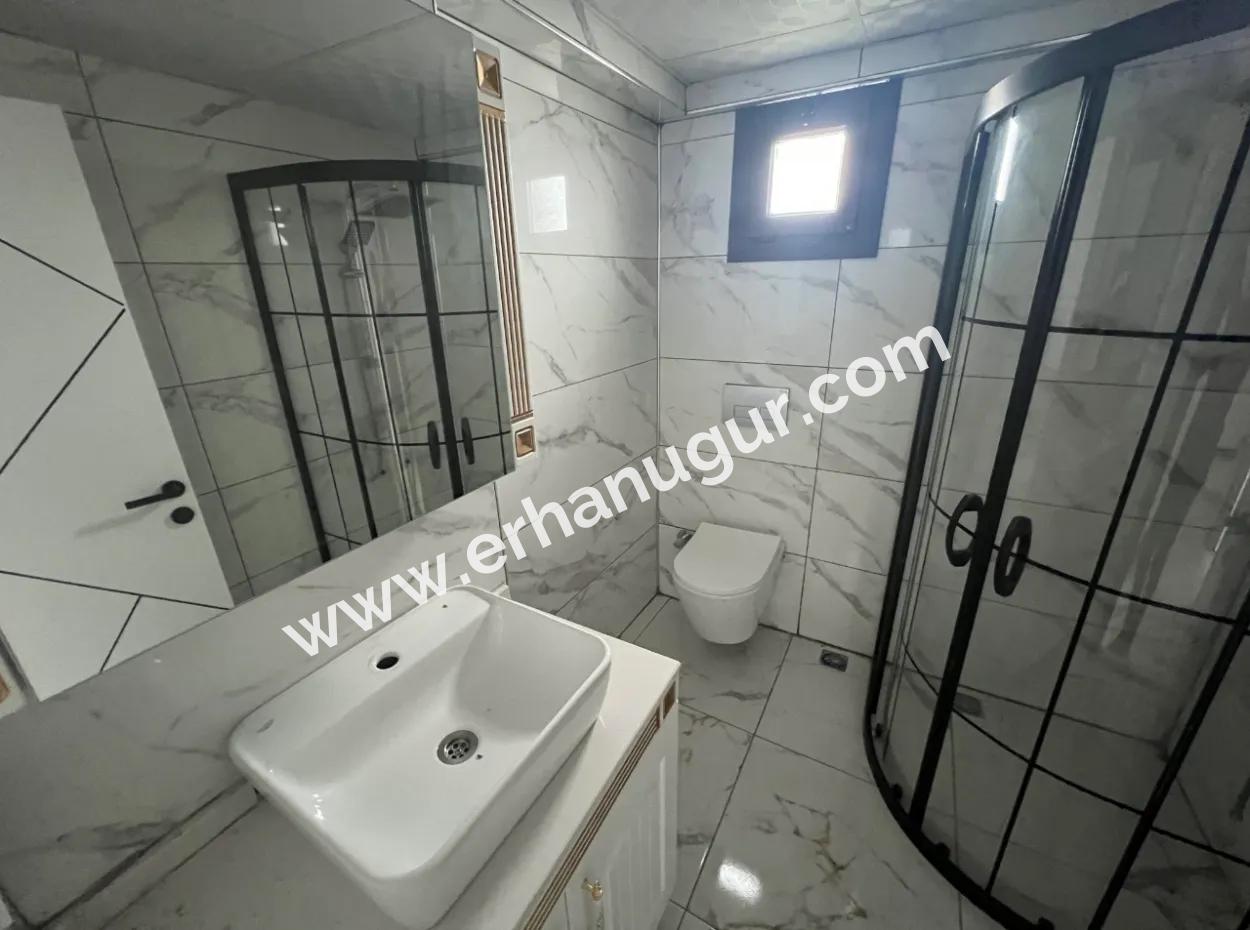 Denize Yakın Manzaralı 4+1 Geniş Bahçeli Otoparklı Villa