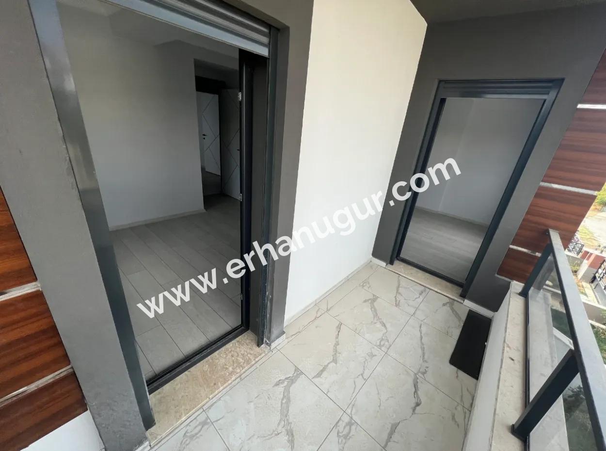 Denize Yakın Manzaralı 4+1 Geniş Bahçeli Otoparklı Villa