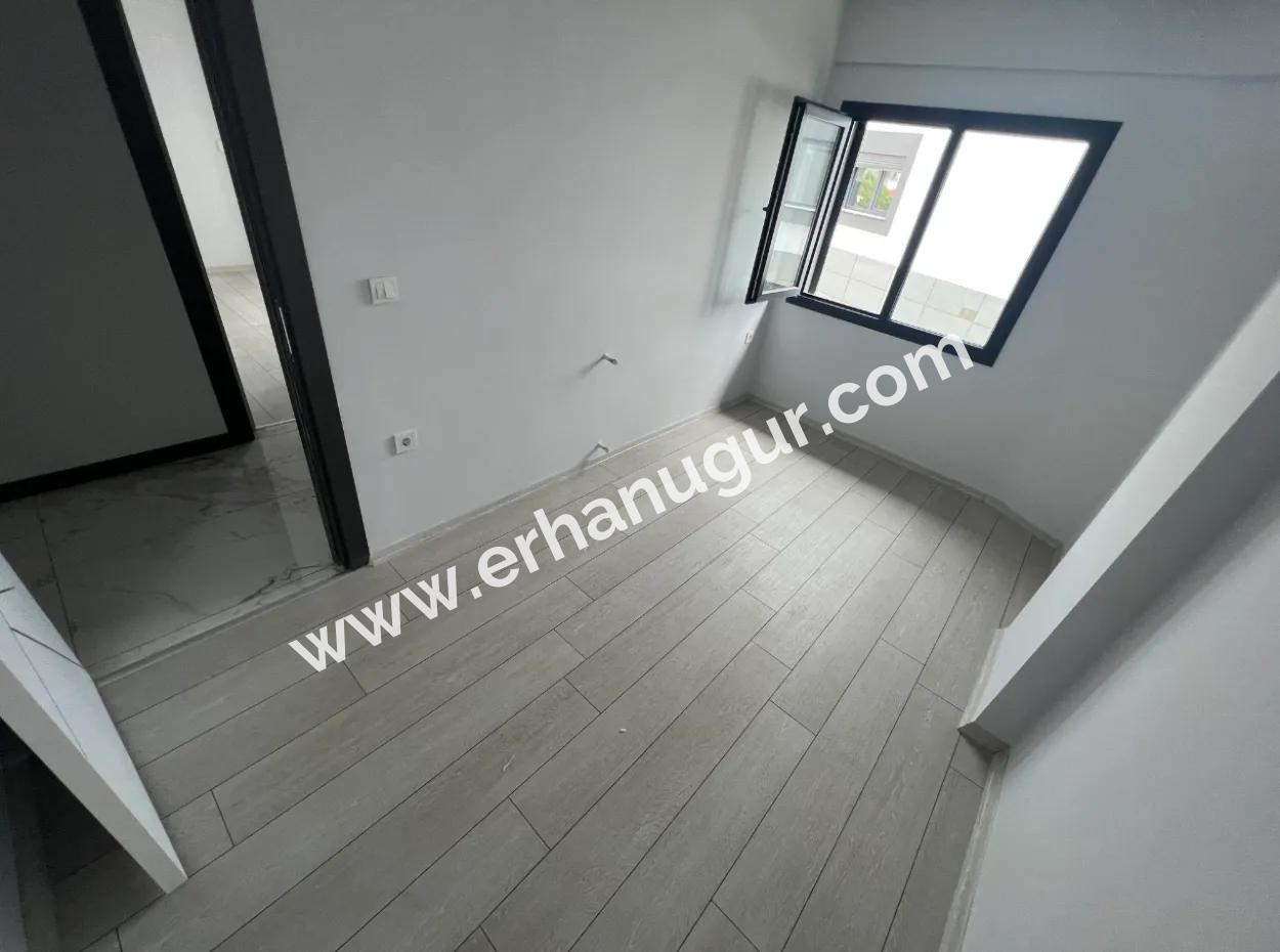 Denize Yakın Manzaralı 4+1 Geniş Bahçeli Otoparklı Villa