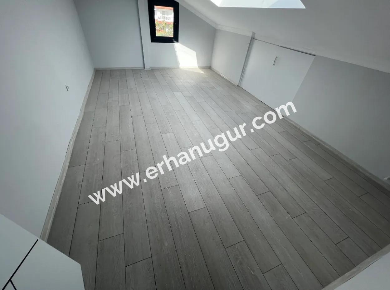 Denize Yakın Manzaralı 4+1 Geniş Bahçeli Otoparklı Villa