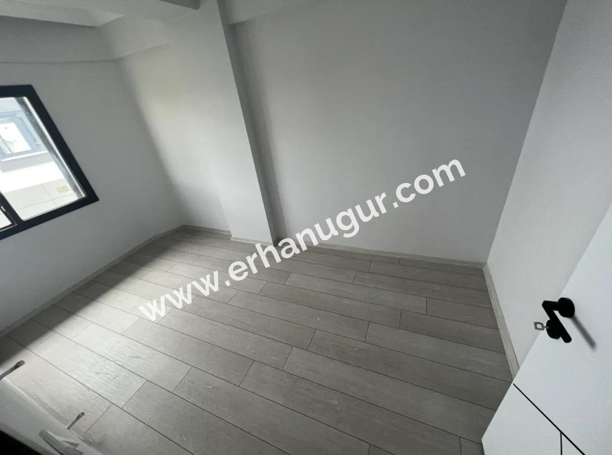 Denize Yakın Manzaralı 4+1 Geniş Bahçeli Otoparklı Villa