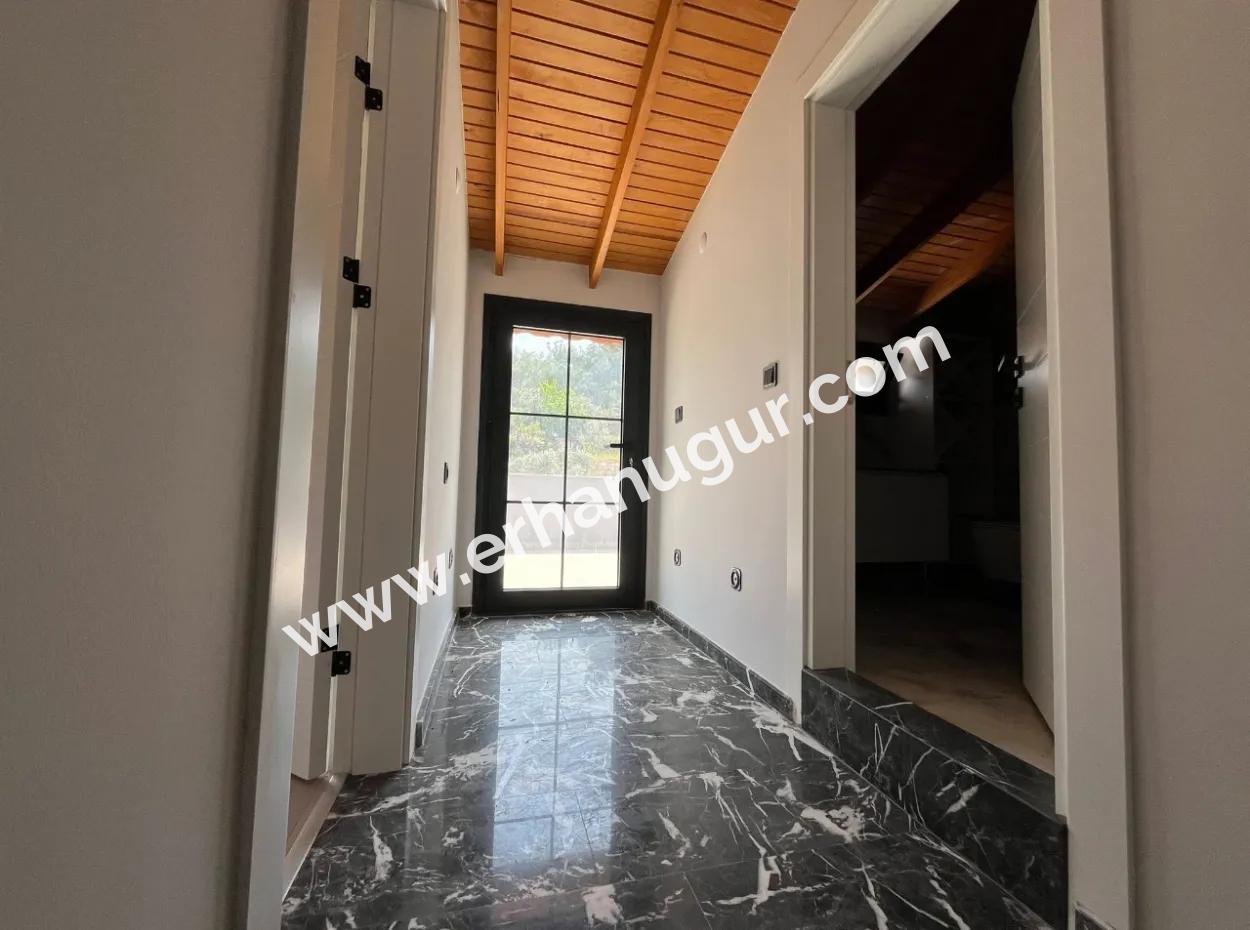 Özdere'de Denize Yürüme Mesafesinde Modern Mimarı Satılık 3+1 Villa