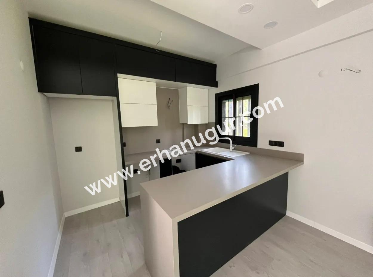 Özdere'de Denize Yürüme Mesafesinde Modern Mimarı Satılık 3+1 Villa