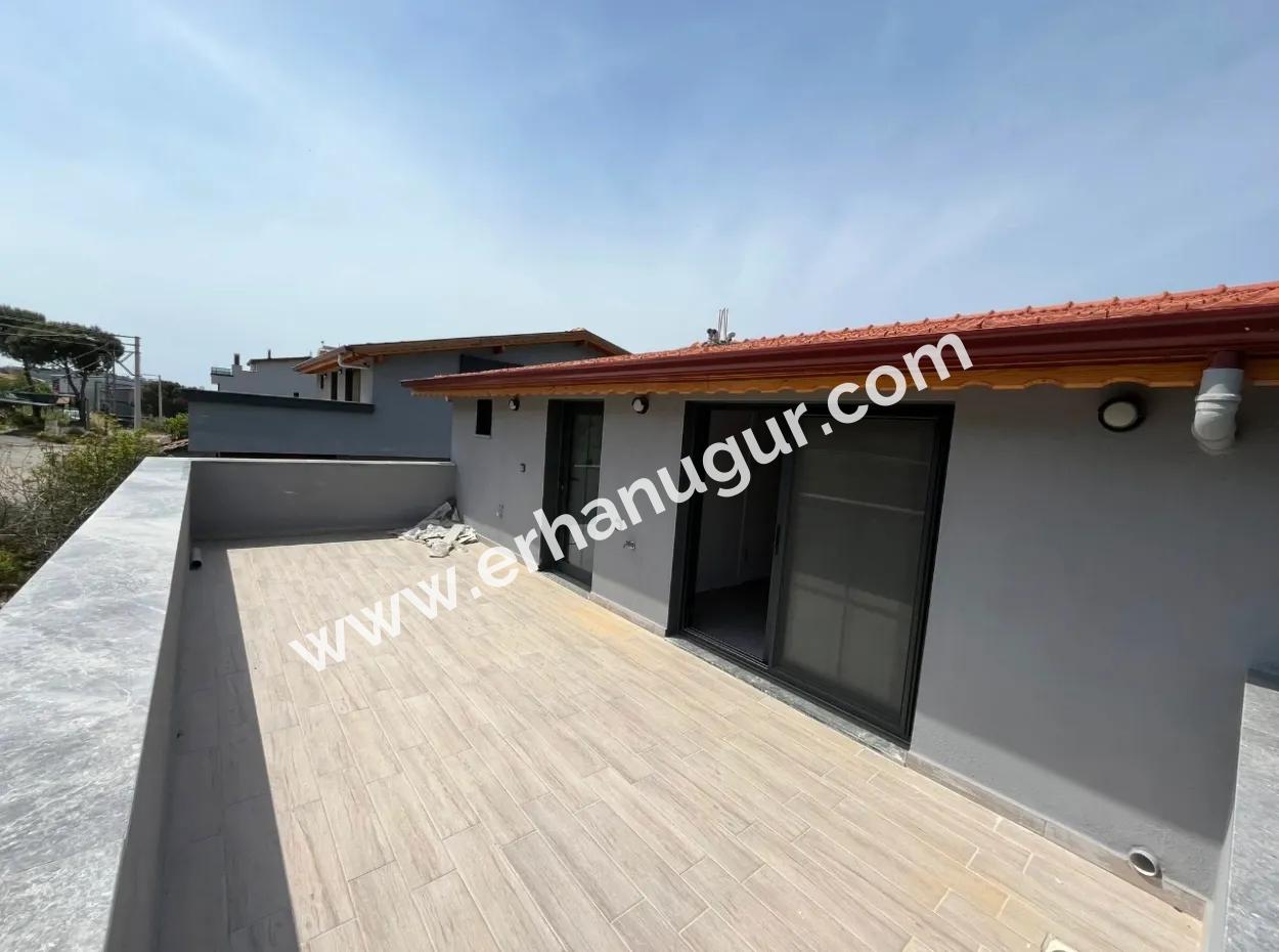 Özdere'de Denize Yürüme Mesafesinde Modern Mimarı Satılık 3+1 Villa