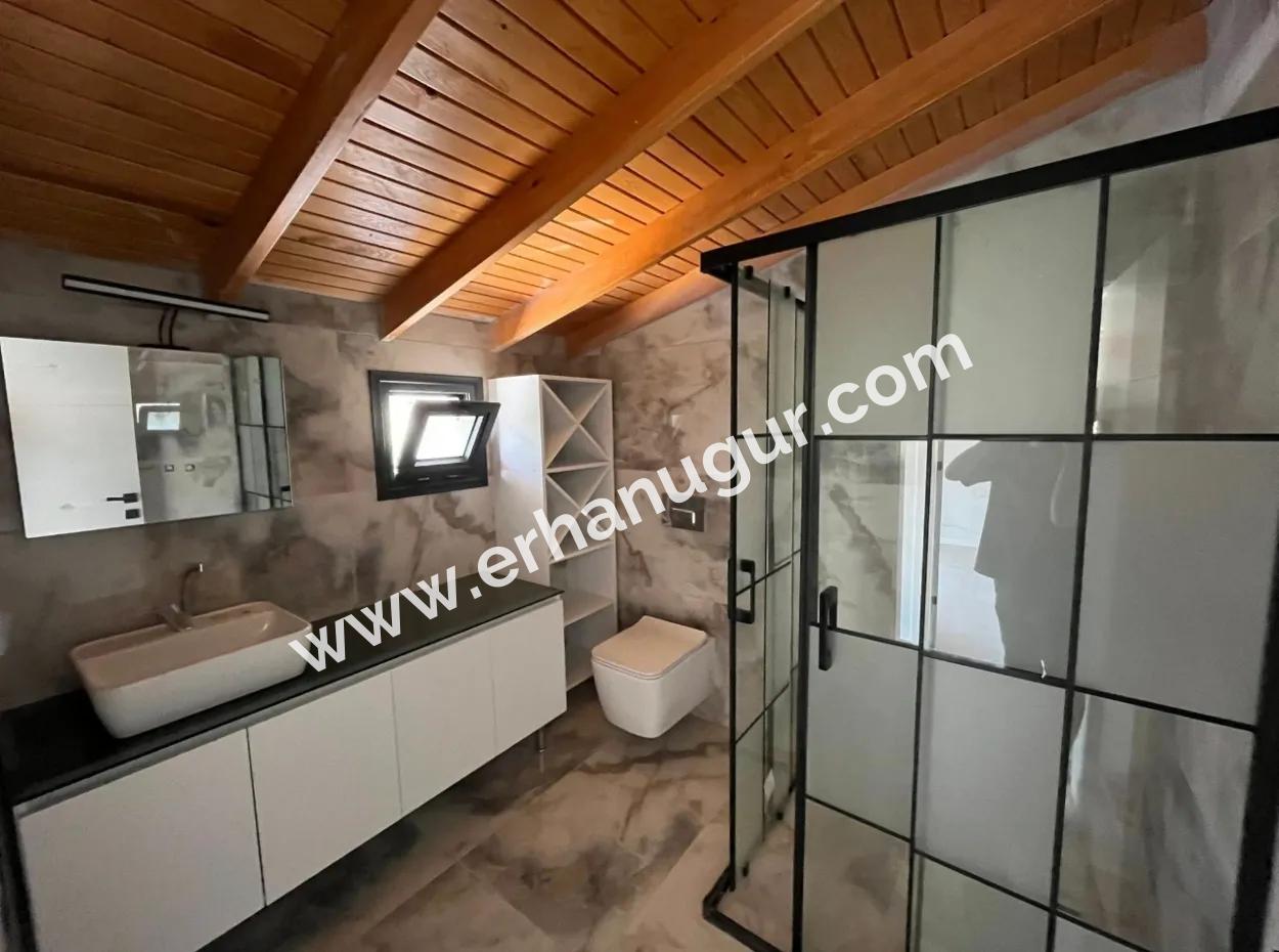 Özdere'de Denize Yürüme Mesafesinde Modern Mimarı Satılık 3+1 Villa