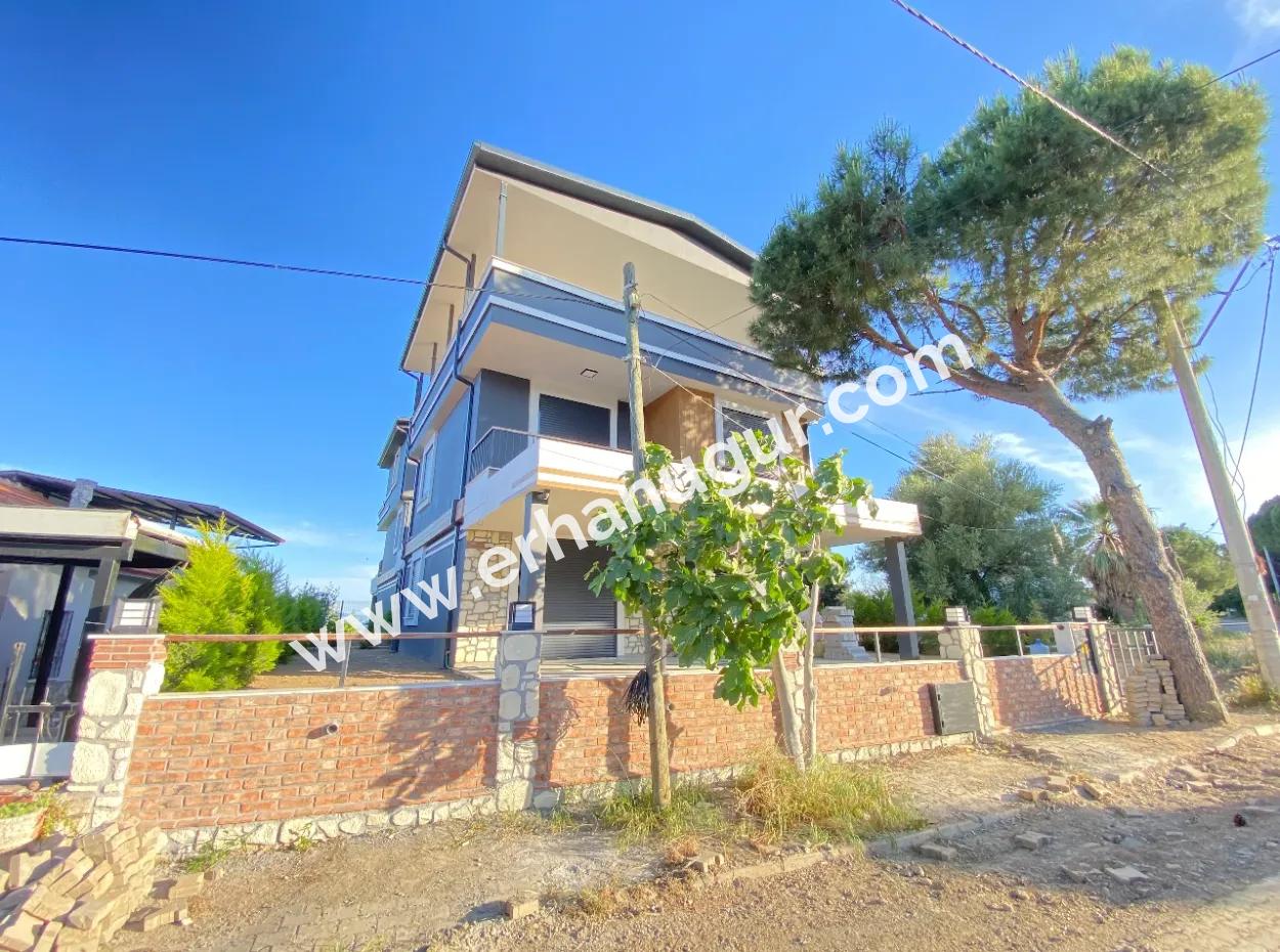 Doğanbey De Tek Mustakil Yerden Isıtma Ultra Lüx Satılık 3+1 Villa