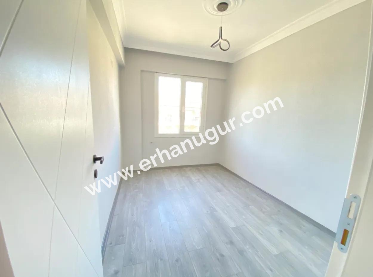 Ürkmez De Çarşı Merkezinde Denize 300M2 Satılık 2+1 Daire