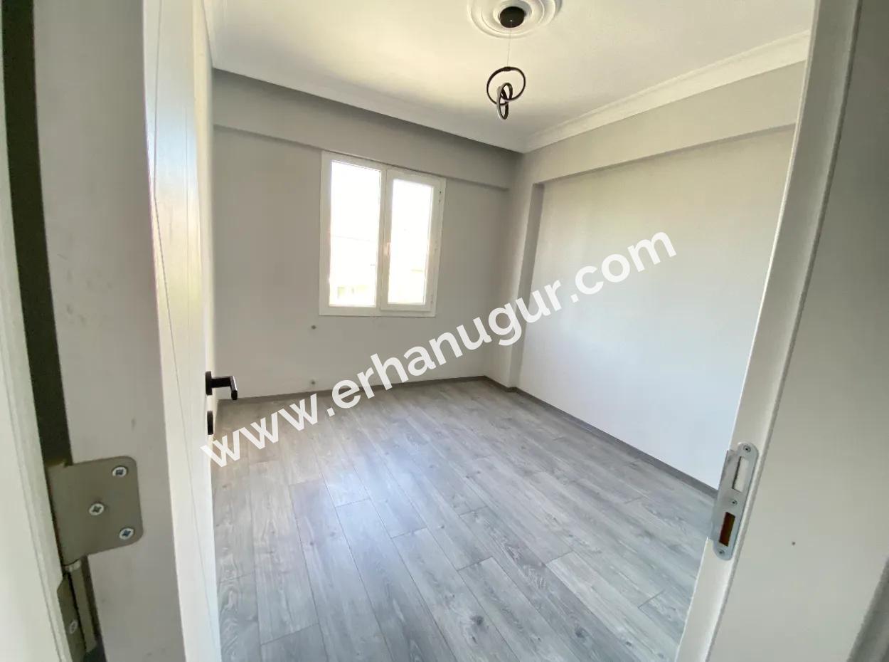 Ürkmez De Çarşı Merkezinde Denize 300M2 Satılık 2+1 Daire