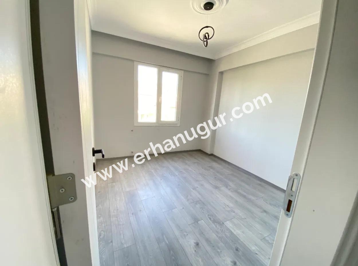 Ürkmez De Çarşı Merkezinde Denize 300M2 Satılık 2+1 Daire
