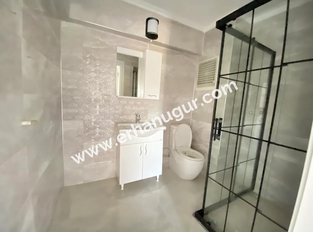 Ürkmez De Çarşı Merkezinde Denize 300M2 Satılık 2+1 Daire