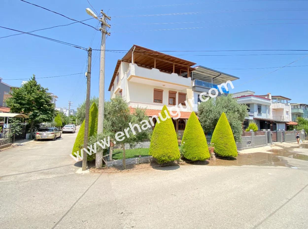 Doğanbey Merkezinde Denize 350M2 Ultra Lüx 7+2 Villa