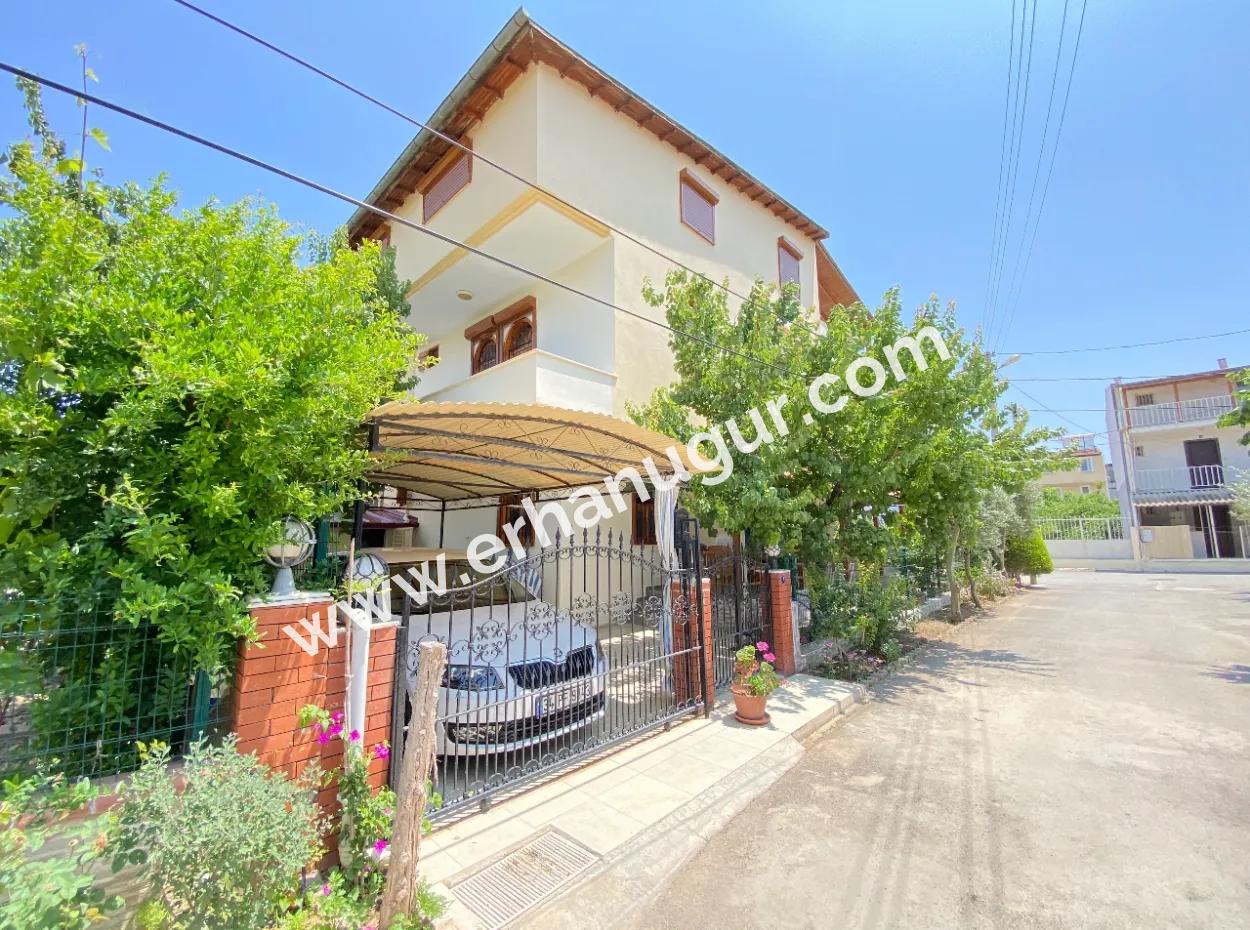 Doğanbey Merkezinde Denize 350M2 Ultra Lüx 7+2 Villa