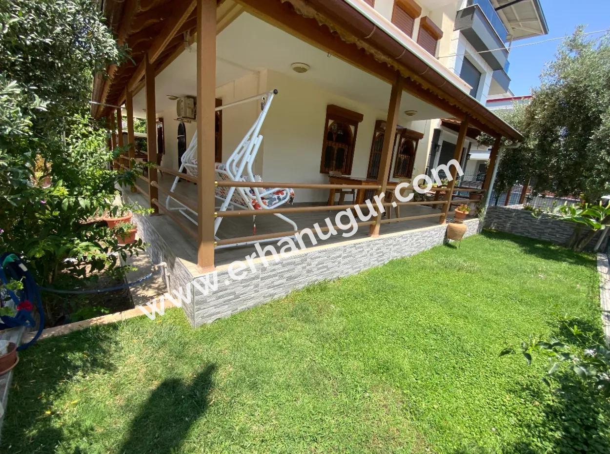 Doğanbey Merkezinde Denize 350M2 Ultra Lüx 7+2 Villa