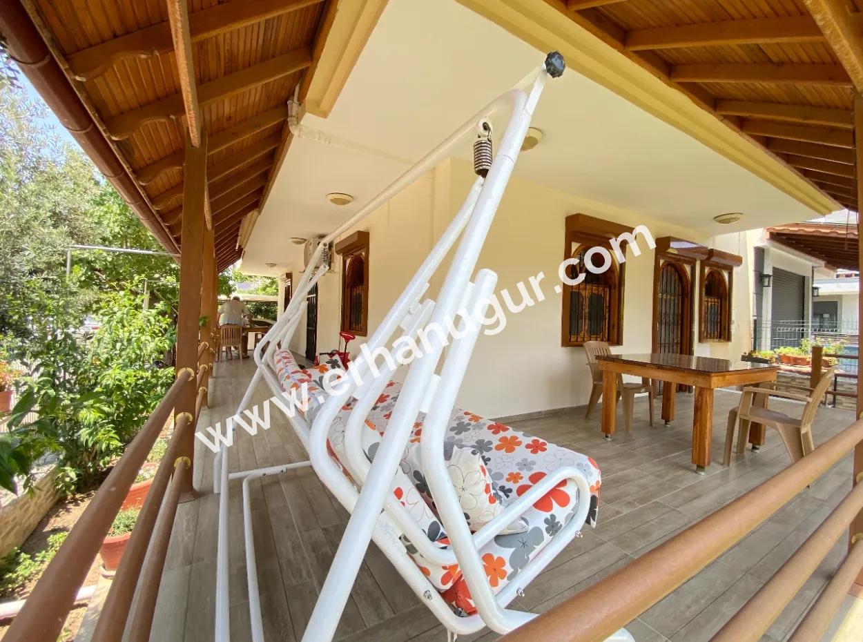 Doğanbey Merkezinde Denize 350M2 Ultra Lüx 7+2 Villa