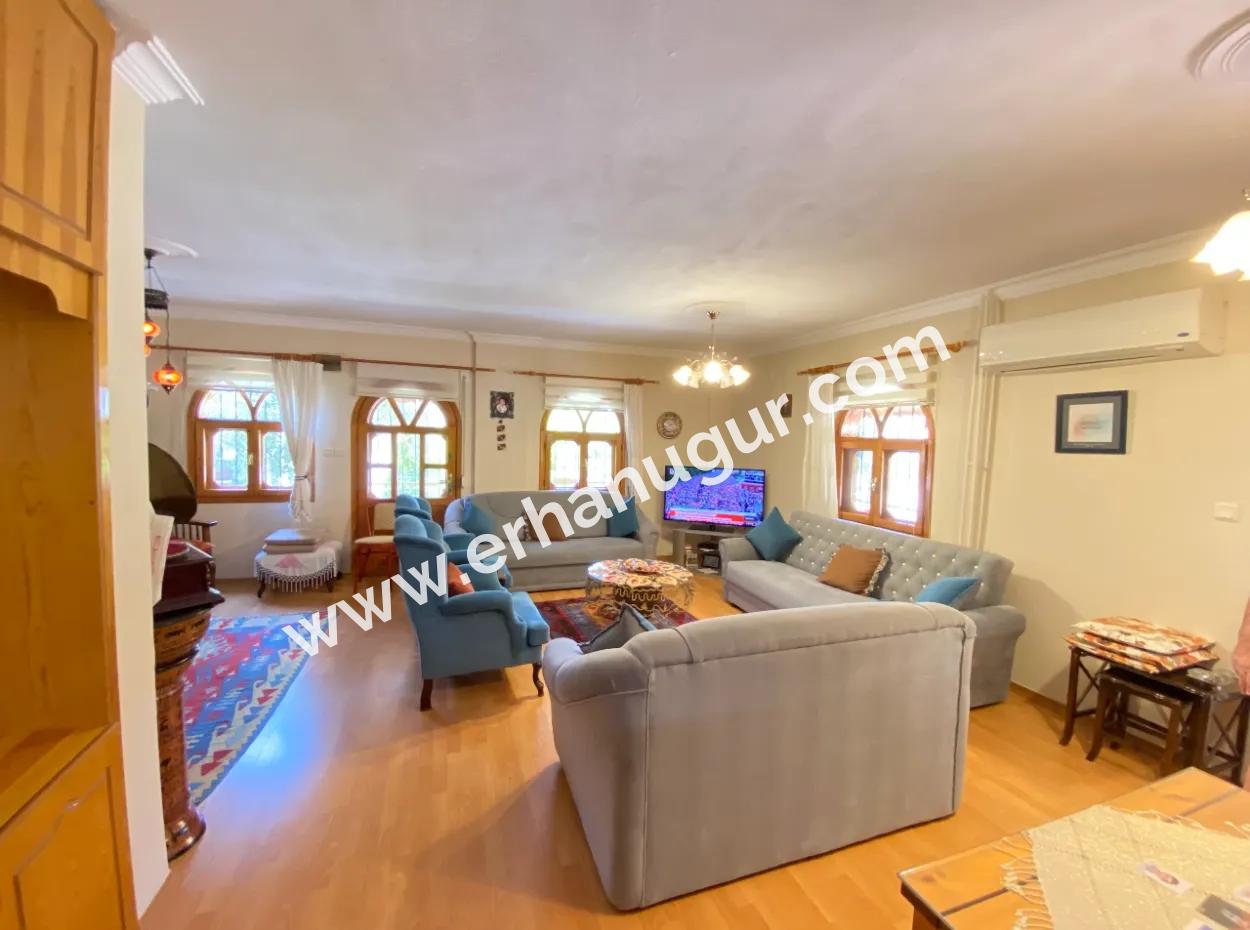 Doğanbey Merkezinde Denize 350M2 Ultra Lüx 7+2 Villa