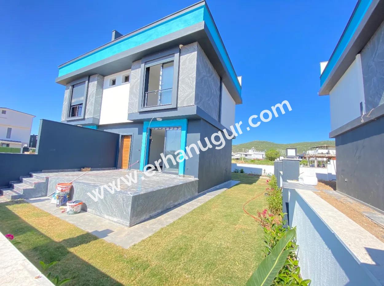 Doğanbey De  Denize 500 Metre Yerden Isıtma Satılık 2+1 Villa