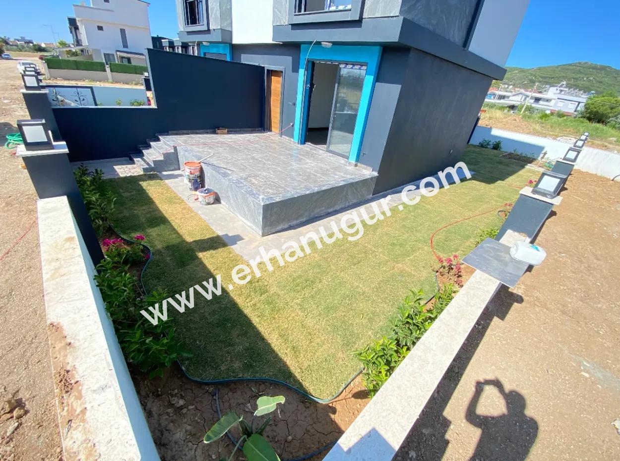 Doğanbey De  Denize 500 Metre Yerden Isıtma Satılık 2+1 Villa