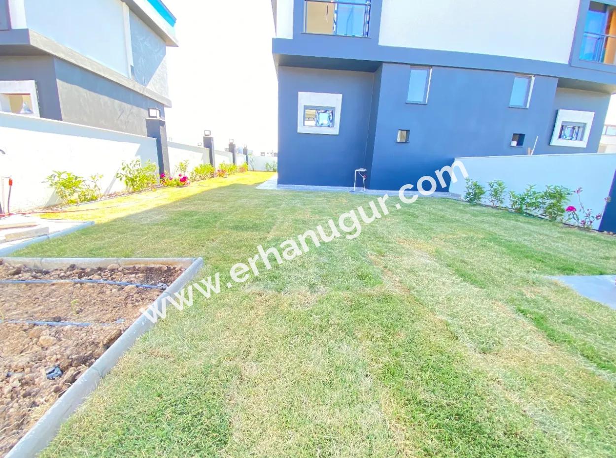 Doğanbey De  Denize 500 Metre Yerden Isıtma Satılık 2+1 Villa