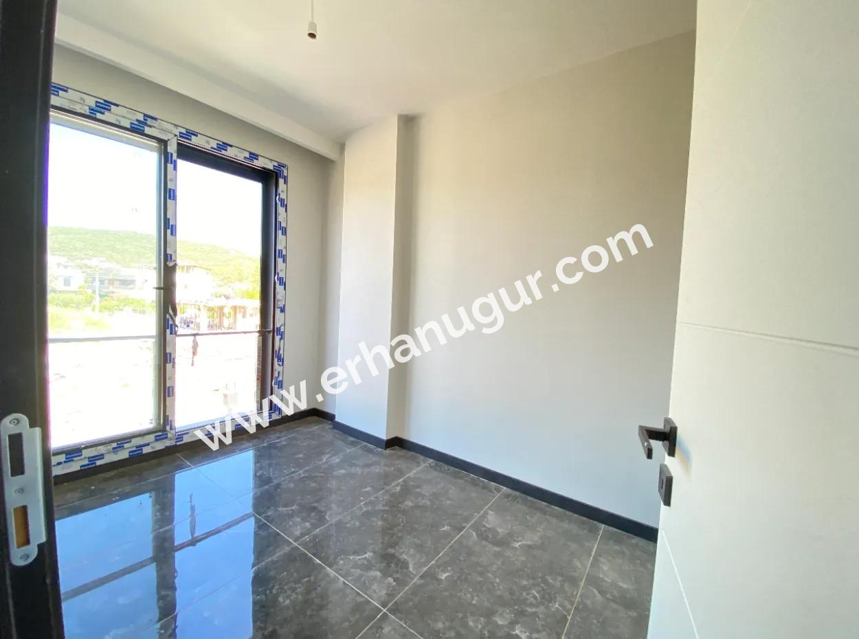 Doğanbey De  Denize 500 Metre Yerden Isıtma Satılık 2+1 Villa