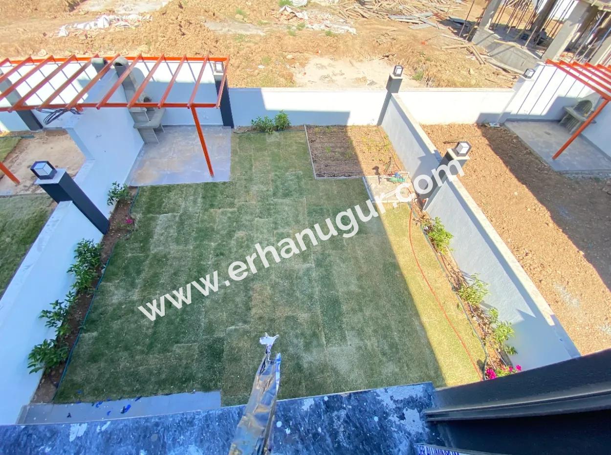 Doğanbey De  Denize 500 Metre Yerden Isıtma Satılık 2+1 Villa