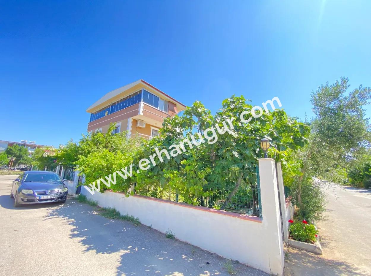 Doğanbey De Köşe Villa Tek Müstakil Geniş Bahçeli Ultra Lükx Satılık 4+1 Villa