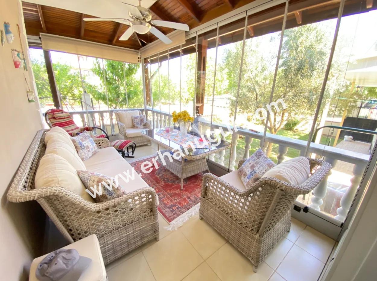 Doğanbey De Köşe Villa Tek Müstakil Geniş Bahçeli Ultra Lükx Satılık 4+1 Villa