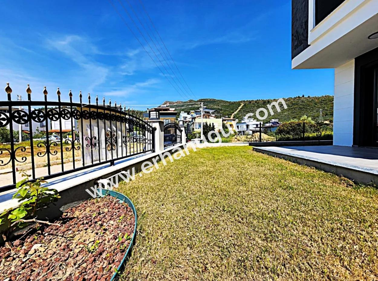 Ürkmez De Deniz Manzaralı Tek Müstakil 3+1 Villa