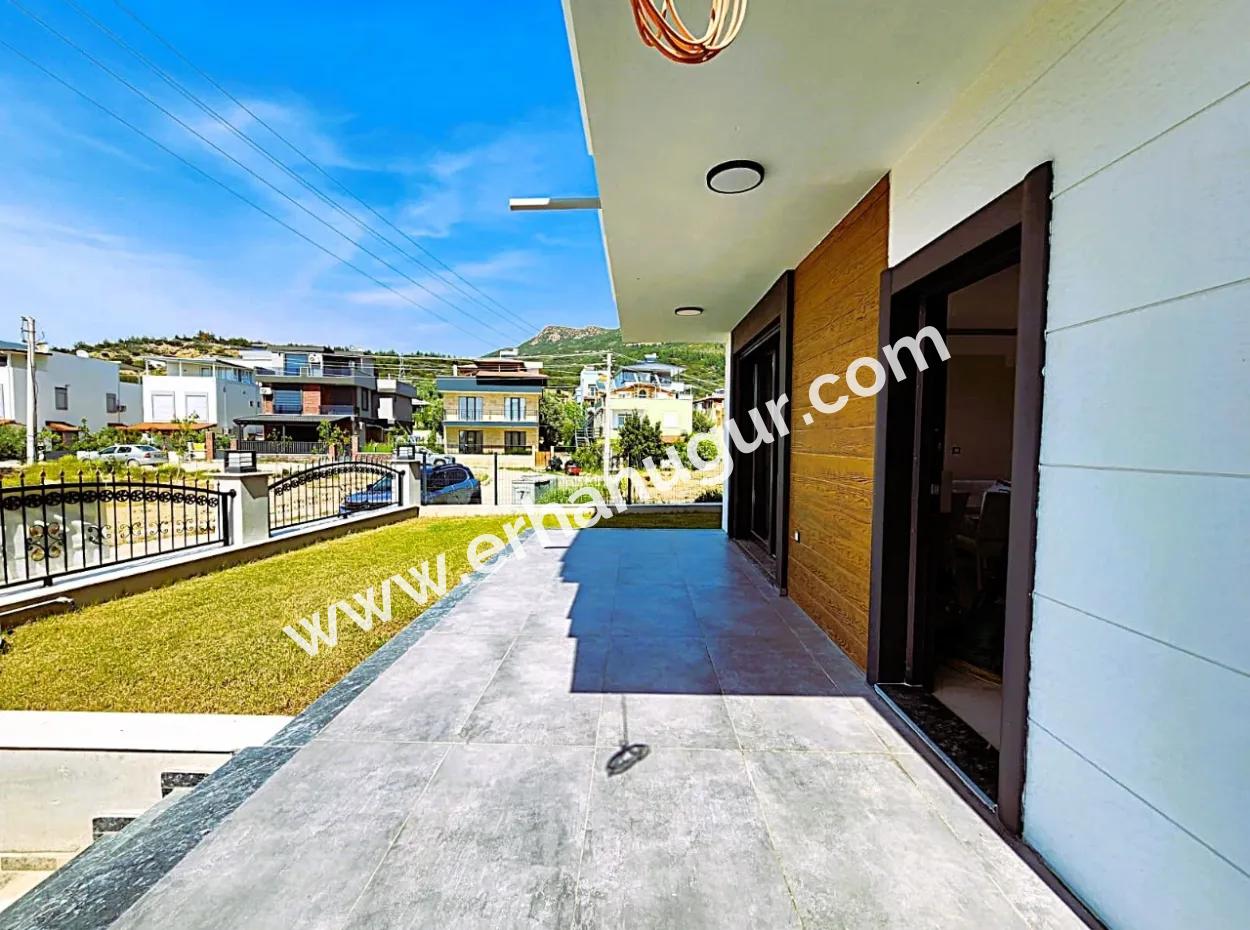Ürkmez De Deniz Manzaralı Tek Müstakil 3+1 Villa