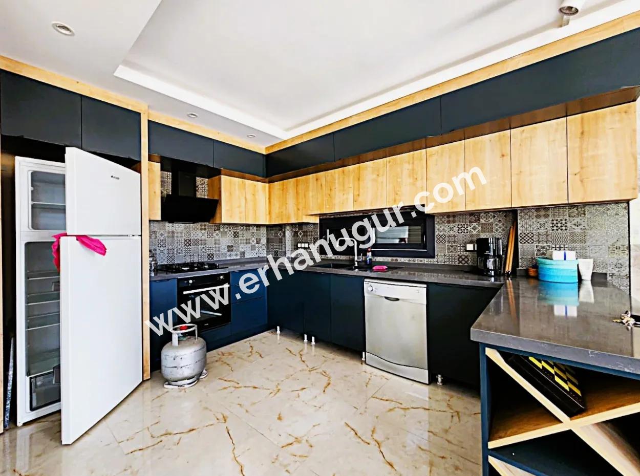 Ürkmez De Deniz Manzaralı Tek Müstakil 3+1 Villa