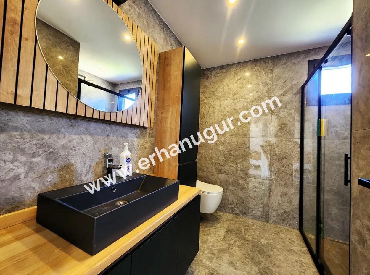 Ürkmez De Deniz Manzaralı Tek Müstakil 3+1 Villa
