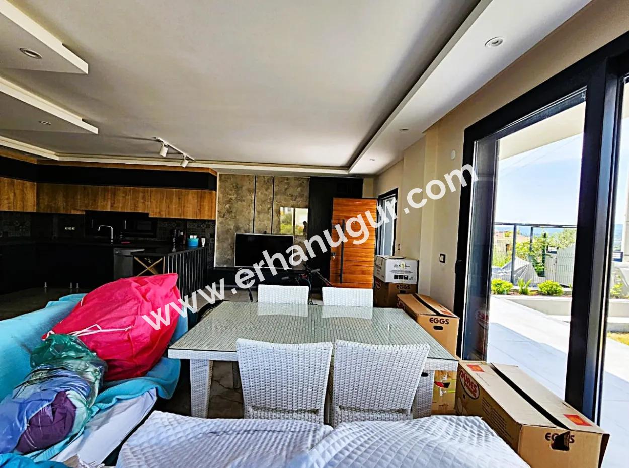 Ürkmez De Deniz Manzaralı Tek Müstakil 3+1 Villa