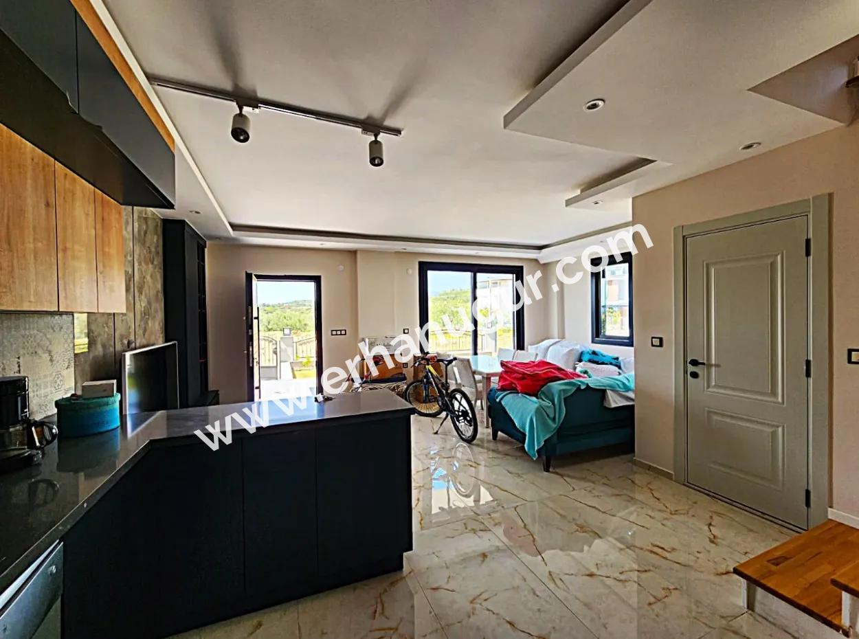 Ürkmez De Deniz Manzaralı Tek Müstakil 3+1 Villa