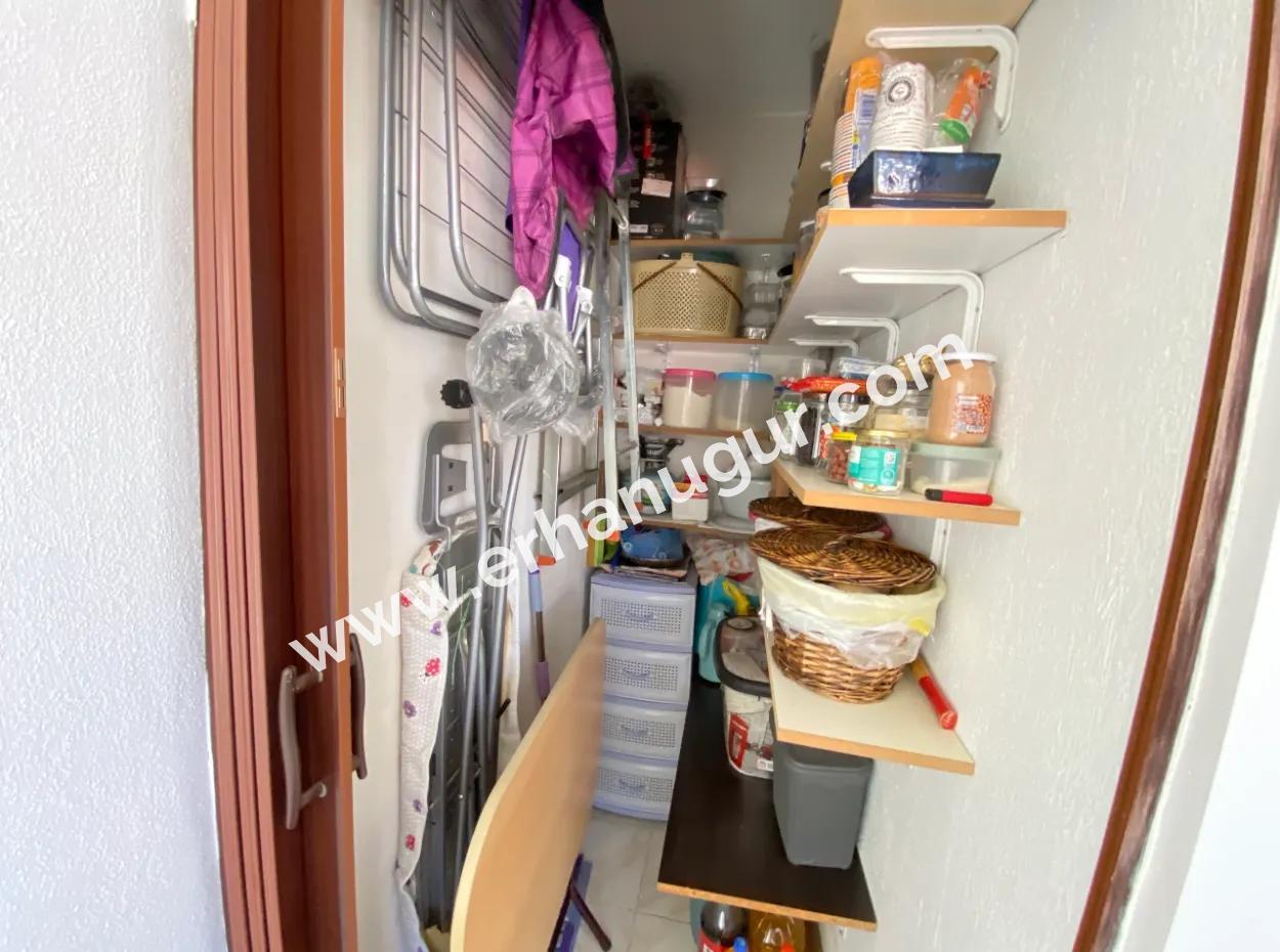 Ürkmez De Merkezde Denize 350M Geniş Ferah Yapılı Satılık 2+1 Daire