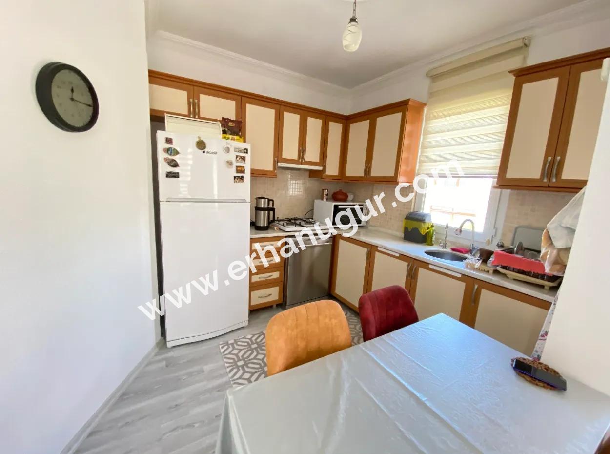 Ürkmez De Merkezde Denize 350M Geniş Ferah Yapılı Satılık 2+1 Daire