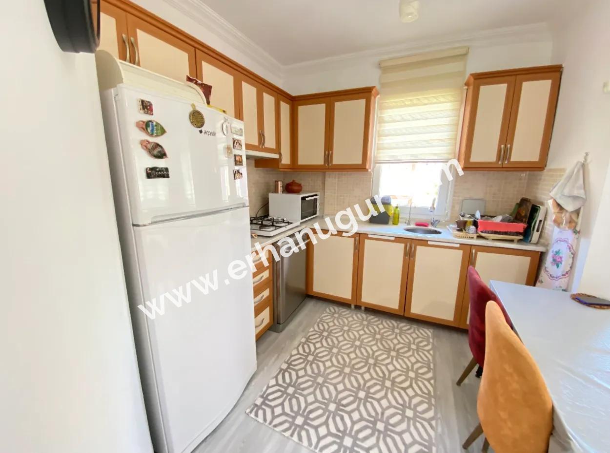 Ürkmez De Merkezde Denize 350M Geniş Ferah Yapılı Satılık 2+1 Daire