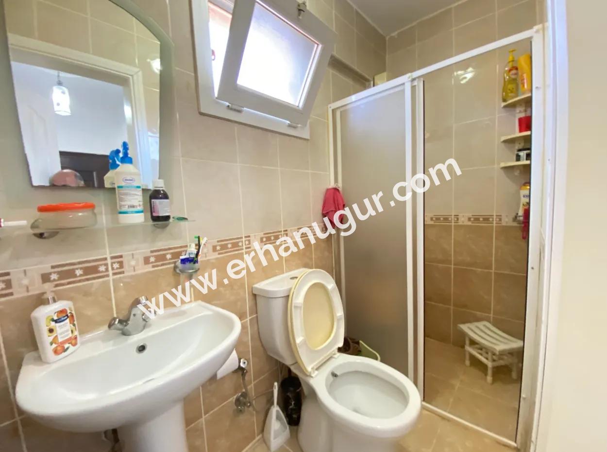 Ürkmez De Merkezde Denize 350M Geniş Ferah Yapılı Satılık 2+1 Daire