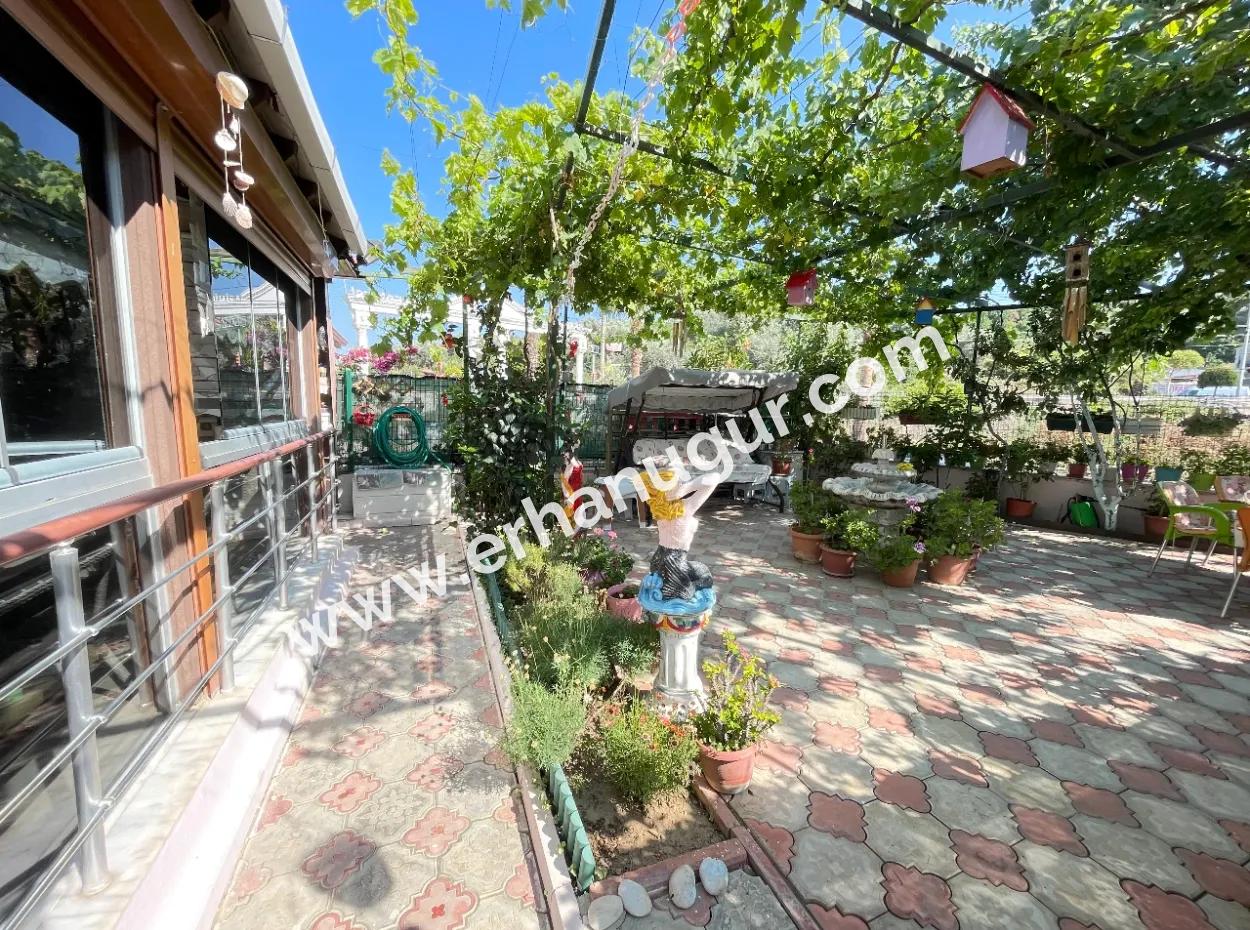 Ürkmez De Merkezinde Denize 350Mt Bahçeli Lüks Satılık 2+1 Daire