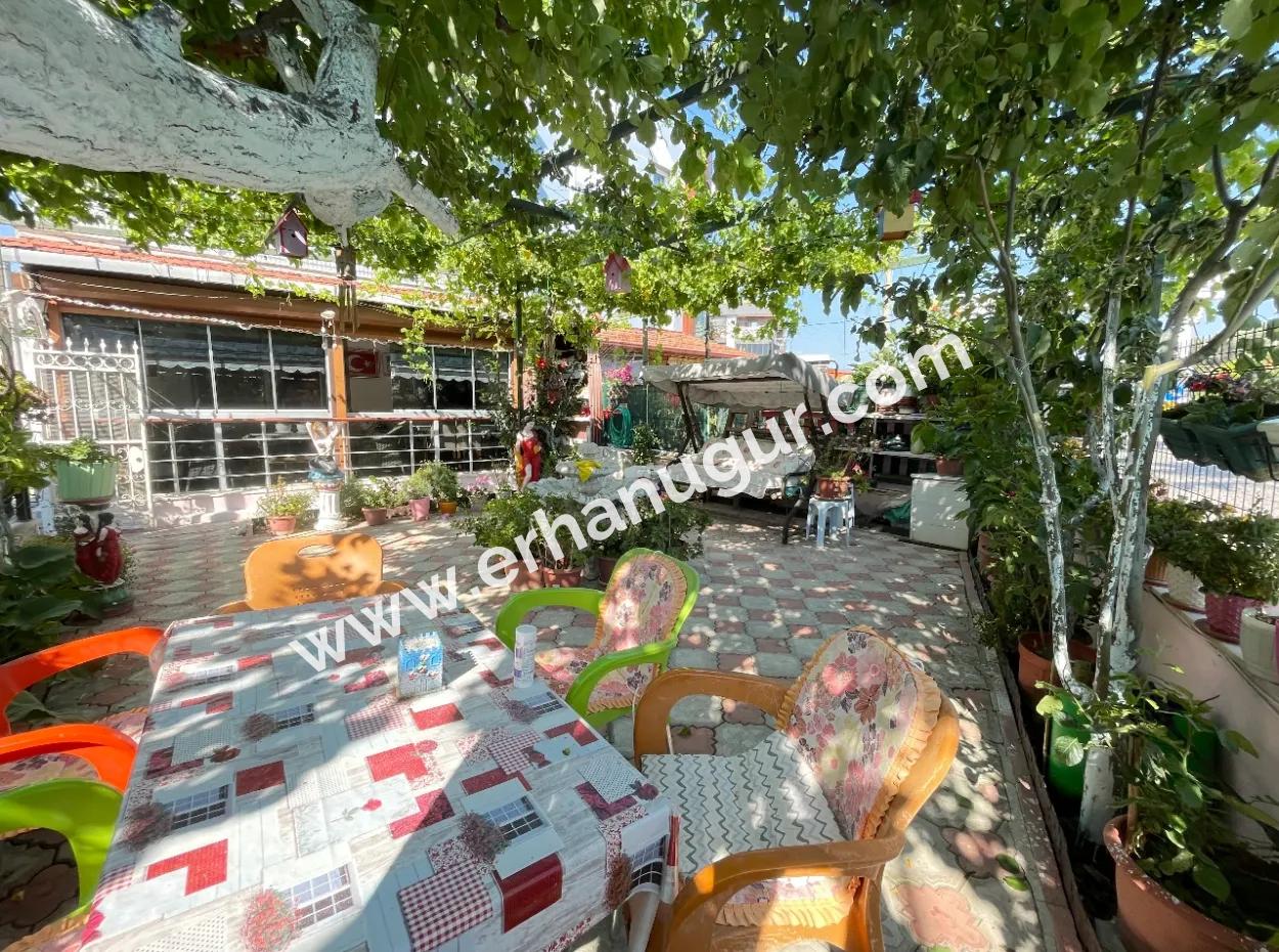 Ürkmez De Merkezinde Denize 350Mt Bahçeli Lüks Satılık 2+1 Daire