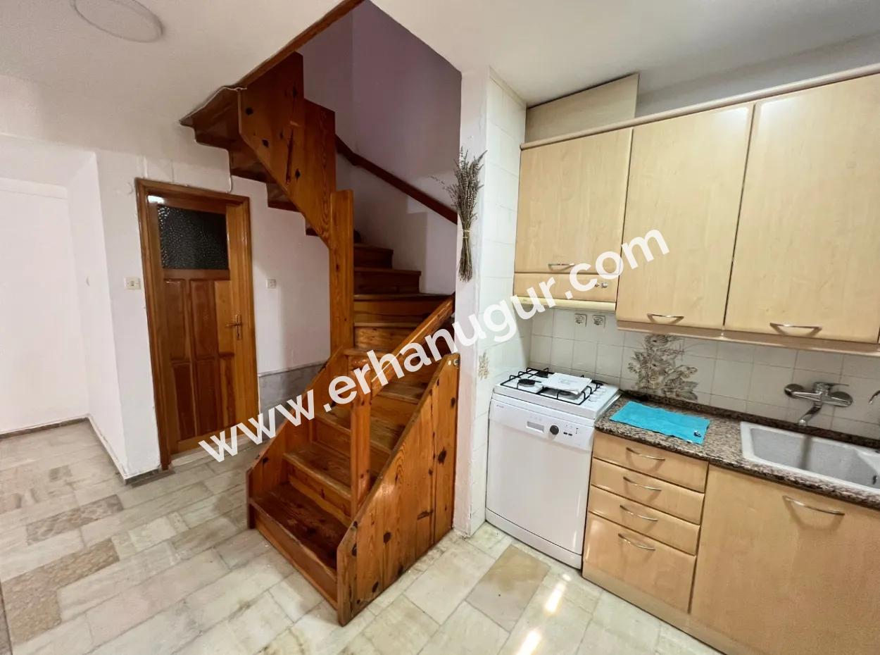 Seferihisar Ürkmezde Deniz Tarafınde Satılık 3+1 Villa