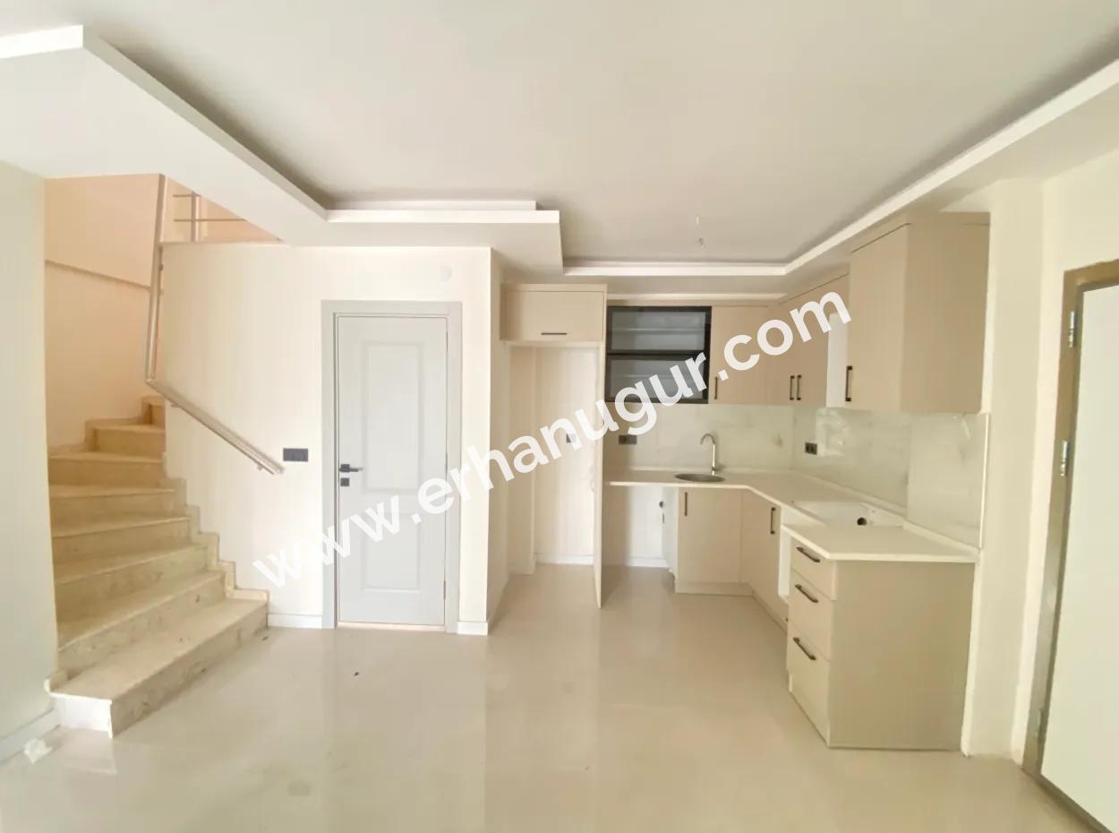 Seferihisar Doğanbey De Geneş Bahçeli Denize 300Mt Satılık 2+1 Villa