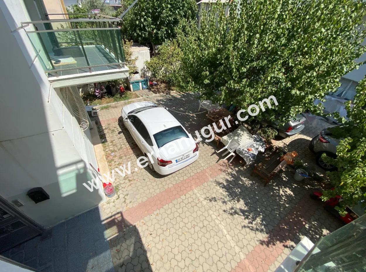 Seferihisar Ürkmez'de Otoparklı Ara Kat Denize 250Mt Satılık 2+1 Daire